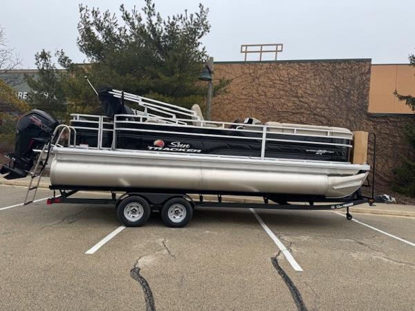 2025 Sun Tracker SportFish 22 DLX