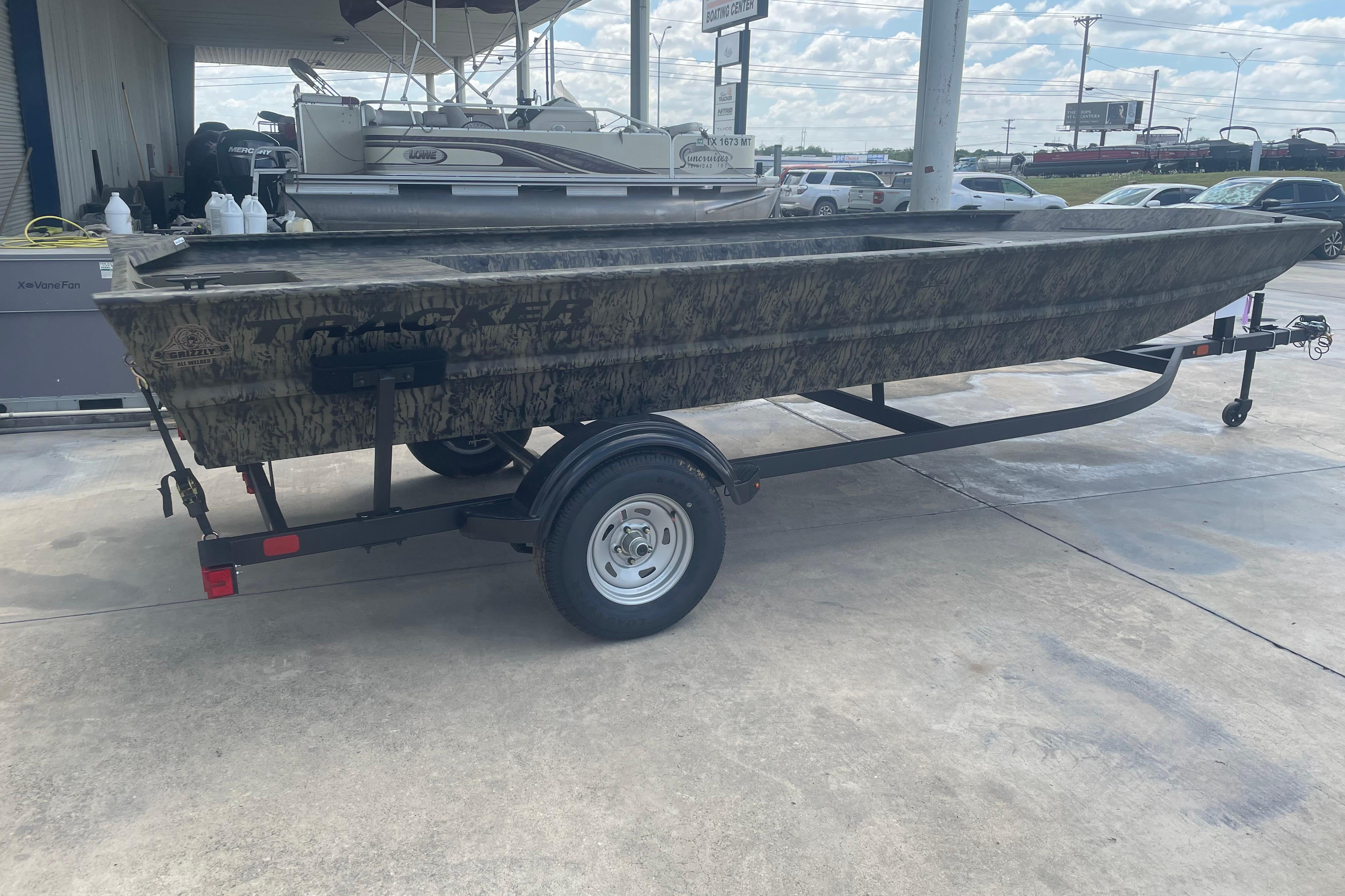 2026 Tracker Grizzly 1860 Utility