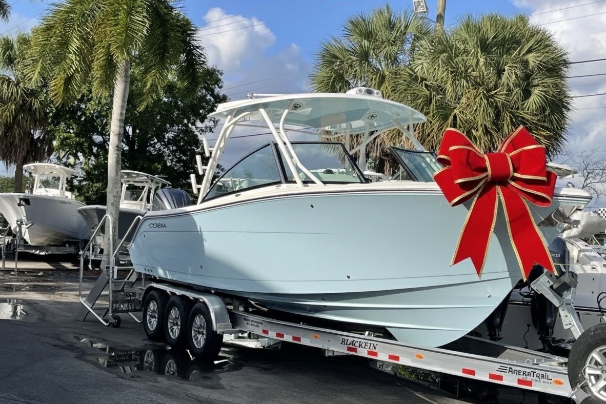 2022 Cobia 280 Dual Console
