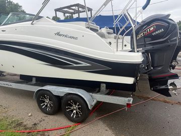 2022 Hurricane SunDeck 2486 OB