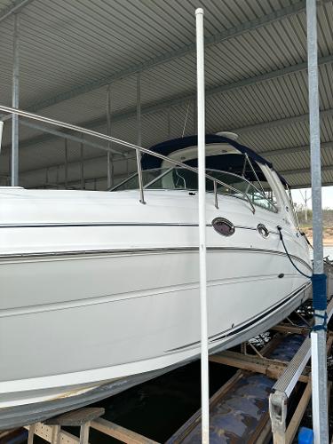 Sea Ray 280 Sundancer 2007 Sea Ray 280 Sundancer boat docked under a covered structure.