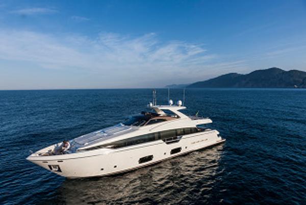2014 Ferretti Yachts 960