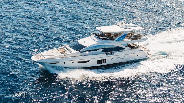 Azimut 80 Flybridge Azimut 80 Flybridge 2018 yacht cruising on open sea, showcasing luxury and elegance.