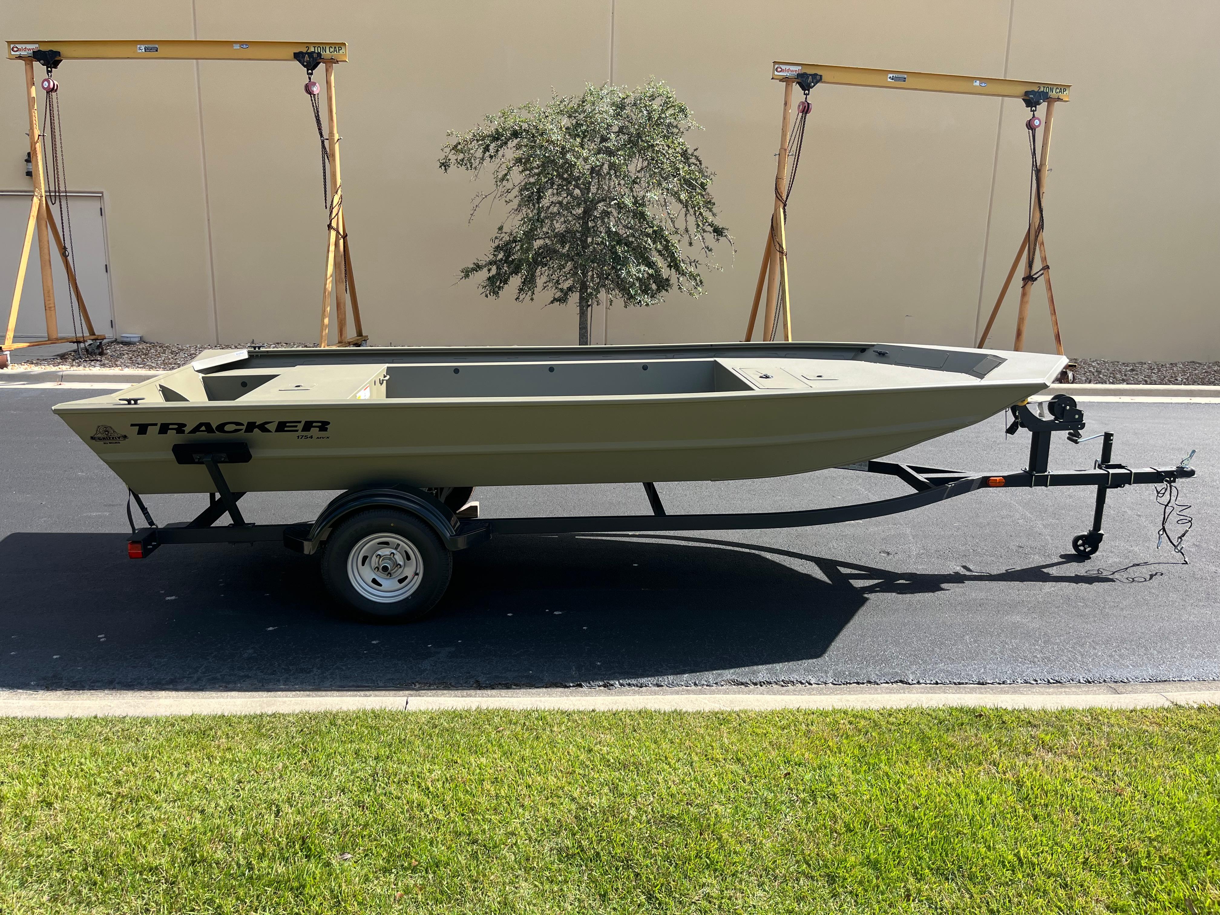 2025 Tracker Grizzly 1754 Jon