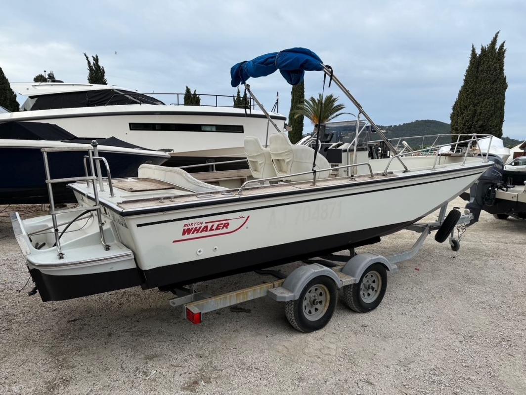 1987 Boston Whaler 22 Outrage