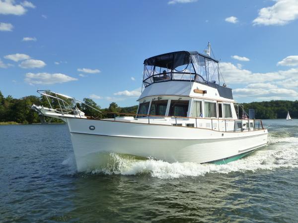 Grand Banks 46 Classic-3 Cabin-stabilized