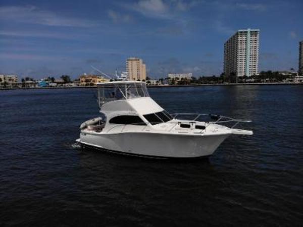2009 Luhrs 35 Convertible