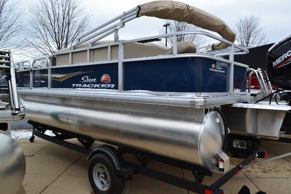 2025 Sun Tracker Bass Buggy 18 DLX