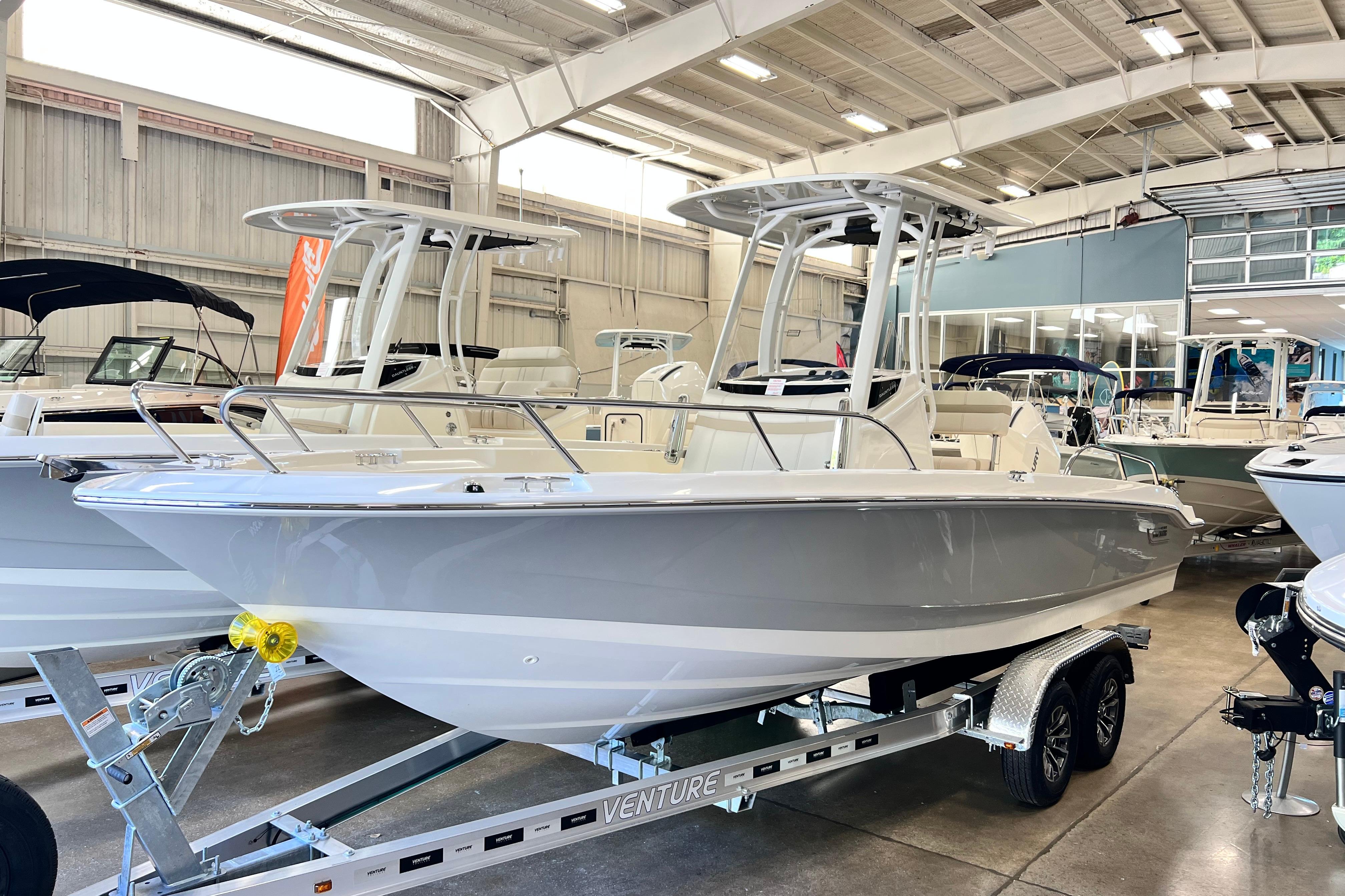 2026 Boston Whaler 220 Dauntless