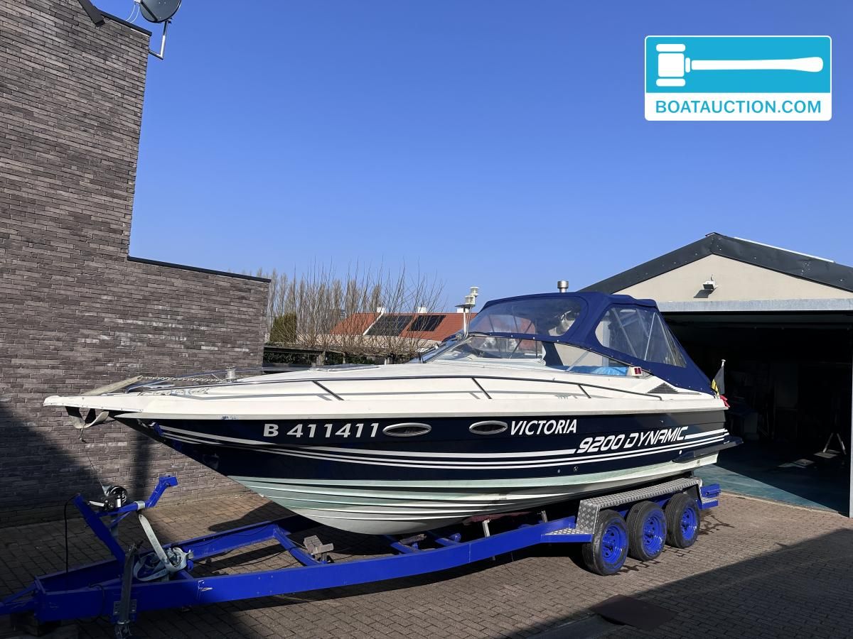 Scand Boats Dynamic 9200 1989 Scand Boats Dynamic 9200 on trailer, parked outdoors, clear blue sky.