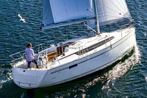 Bavaria Cruiser 34 2024 Bavaria Cruiser 34 sailing on open water.