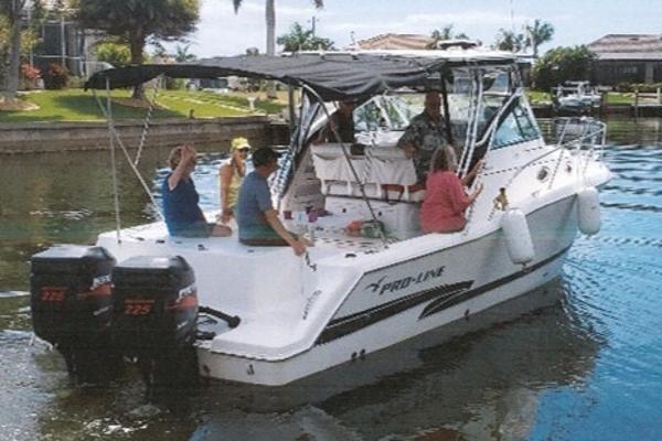 Pro-Line 2810 Walkaround 2000 Pro-Line 2810 Walkaround boat with passengers on a sunny day.