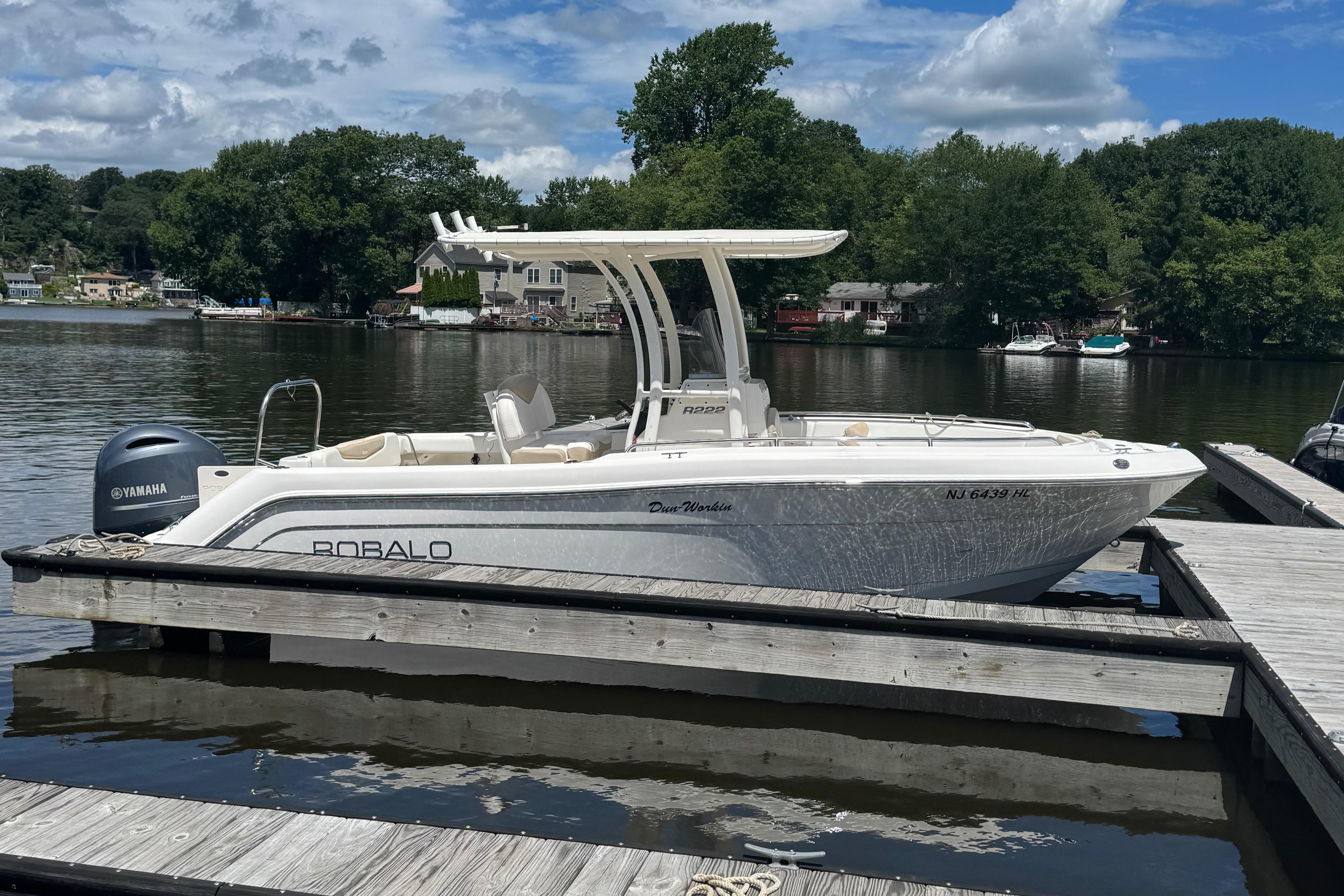 2018 Robalo R222 Explorer