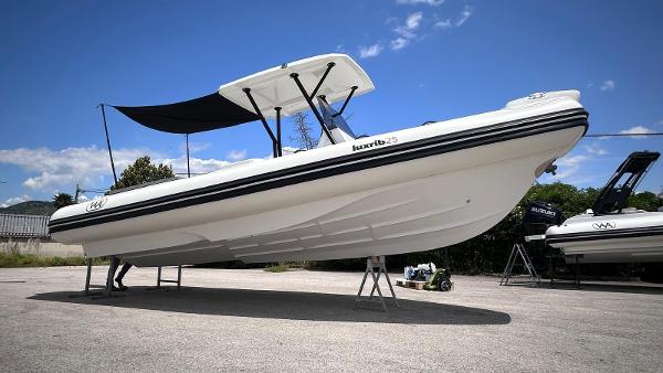 Aqvaboats Luxrib 25 Aqvaboats Luxrib 25, 2025 model, displayed outdoors under a clear blue sky.