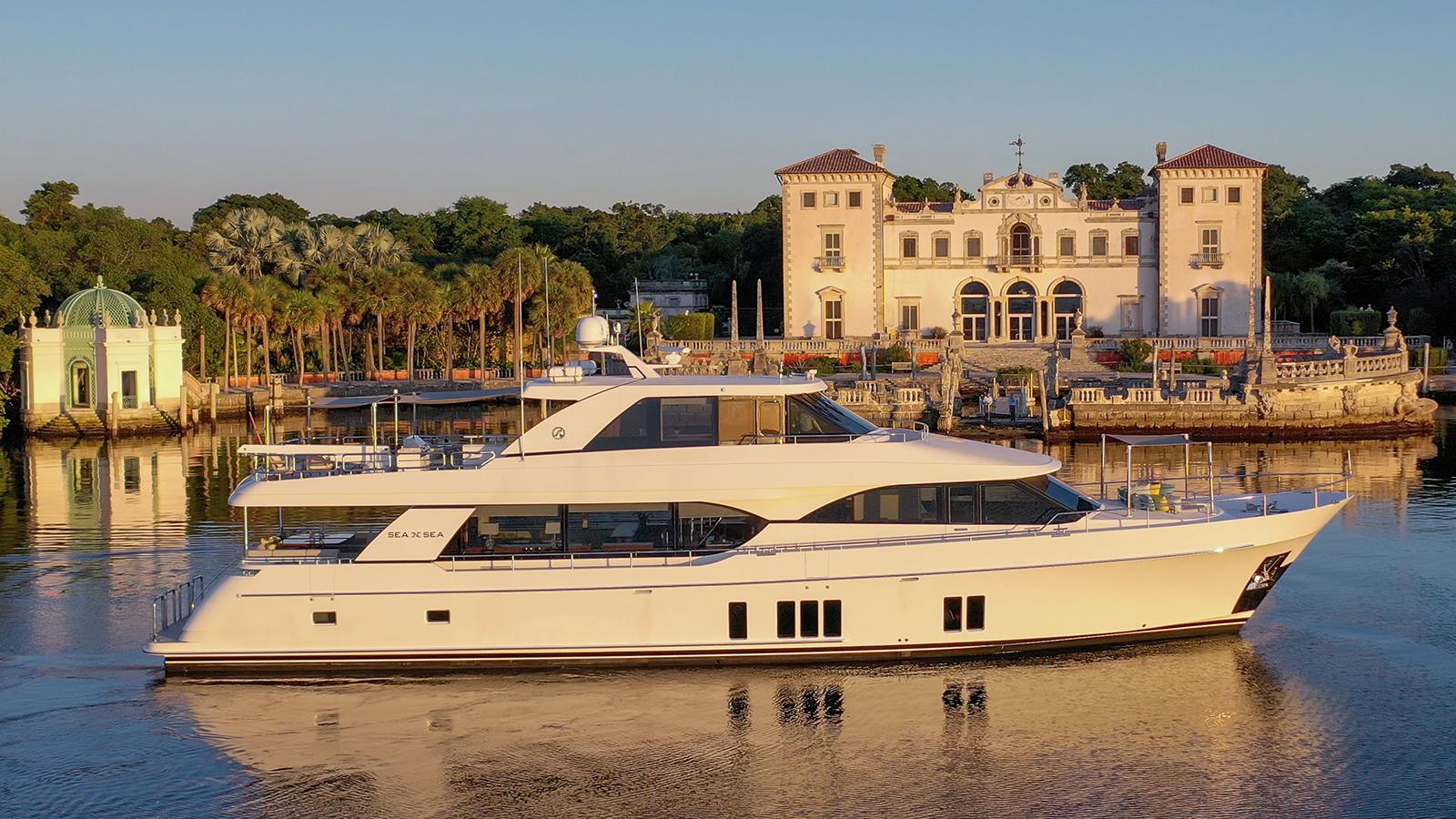 2016 Ocean Alexander Skylounge