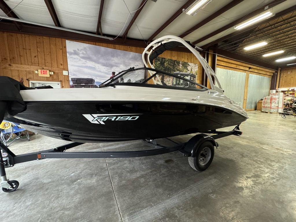 2025 Yamaha Boats AR190