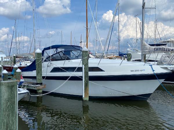 1987 Carver 32 Montego