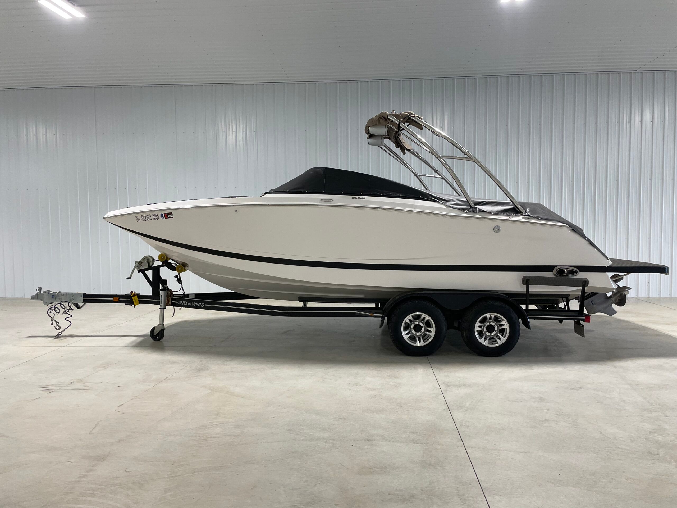 Four Winns SL424