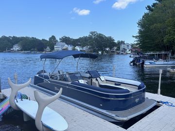 2025 Tahoe Cascade - 27 FT Elite Windshield