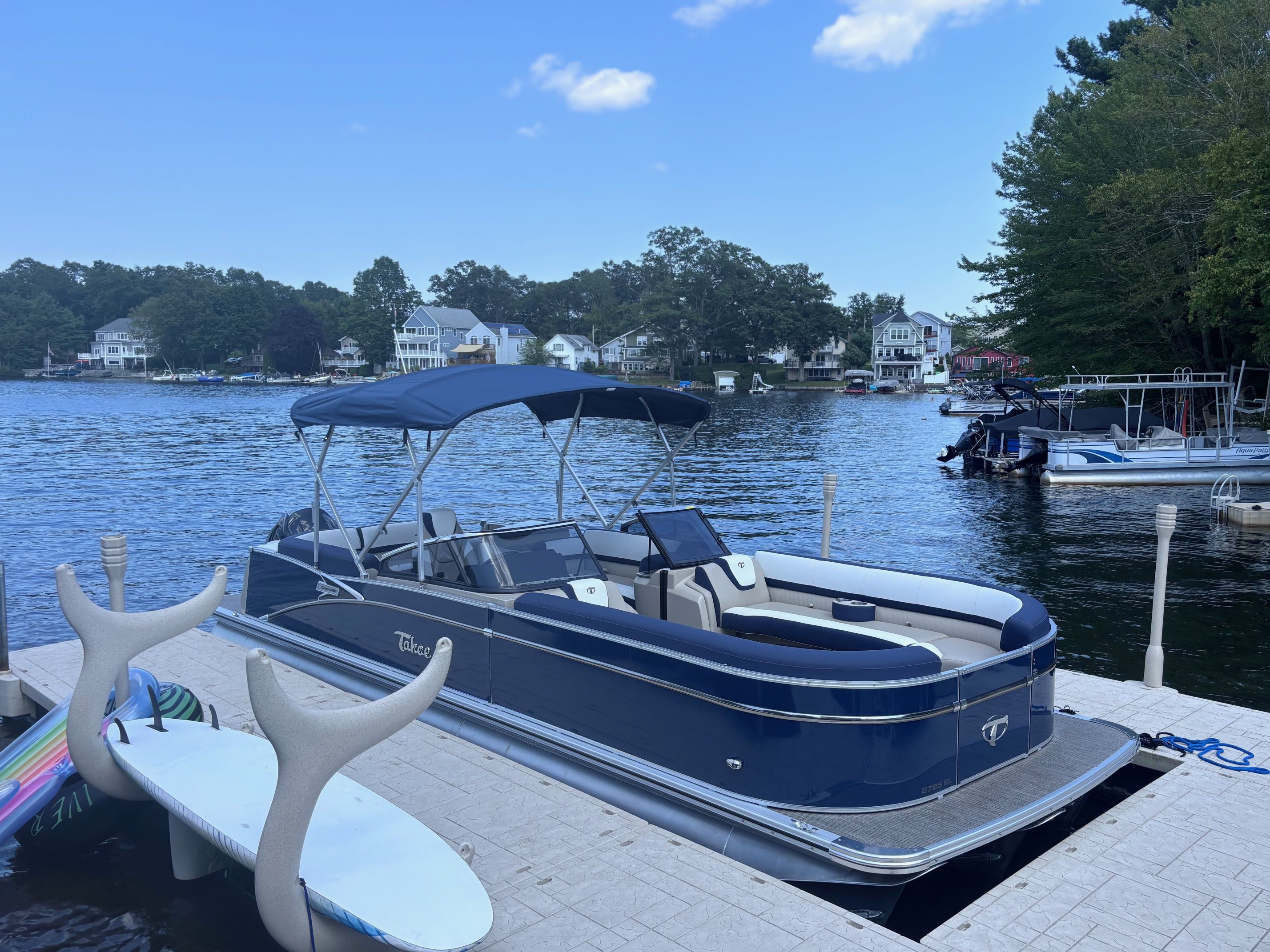 Tahoe Cascade - 27 FT Elite Windshield