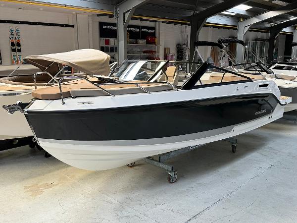 2025 Quicksilver Activ 675 Cruiser