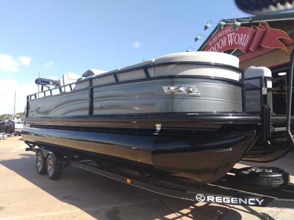 Regency 250 DL3 2024 Regency 250 DL3 pontoon boat on trailer, outdoor display.