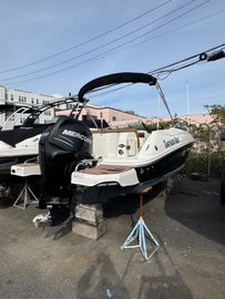 2014 Sea Ray 220 Sundeck