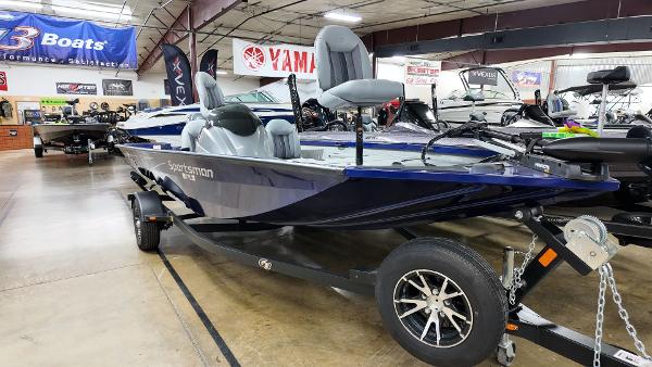 G3 Sportsman 1610 2023 G3 Sportsman 1610 boat on display in showroom.