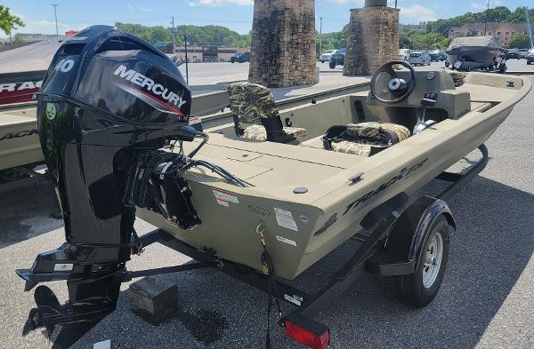 Tracker Grizzly 1754 SC 2025 Tracker Grizzly 1754 SC boat with Mercury engine on trailer in parking lot.
