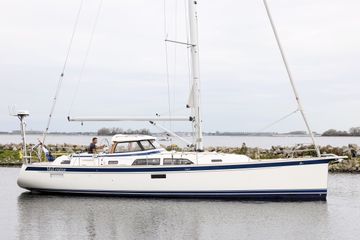 2021 Hallberg-Rassy 44