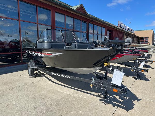 2025 Tracker Pro Guide V-16 WT