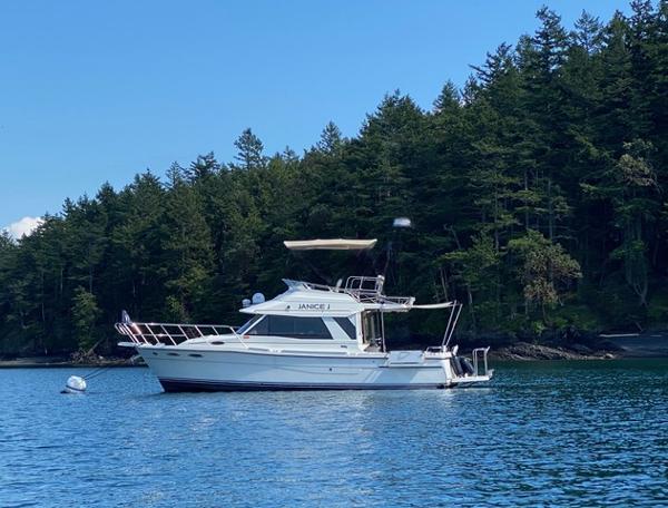 2016 Cutwater 30 Command Bridge