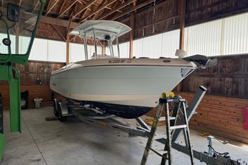 2015 Robalo R242 Center Console
