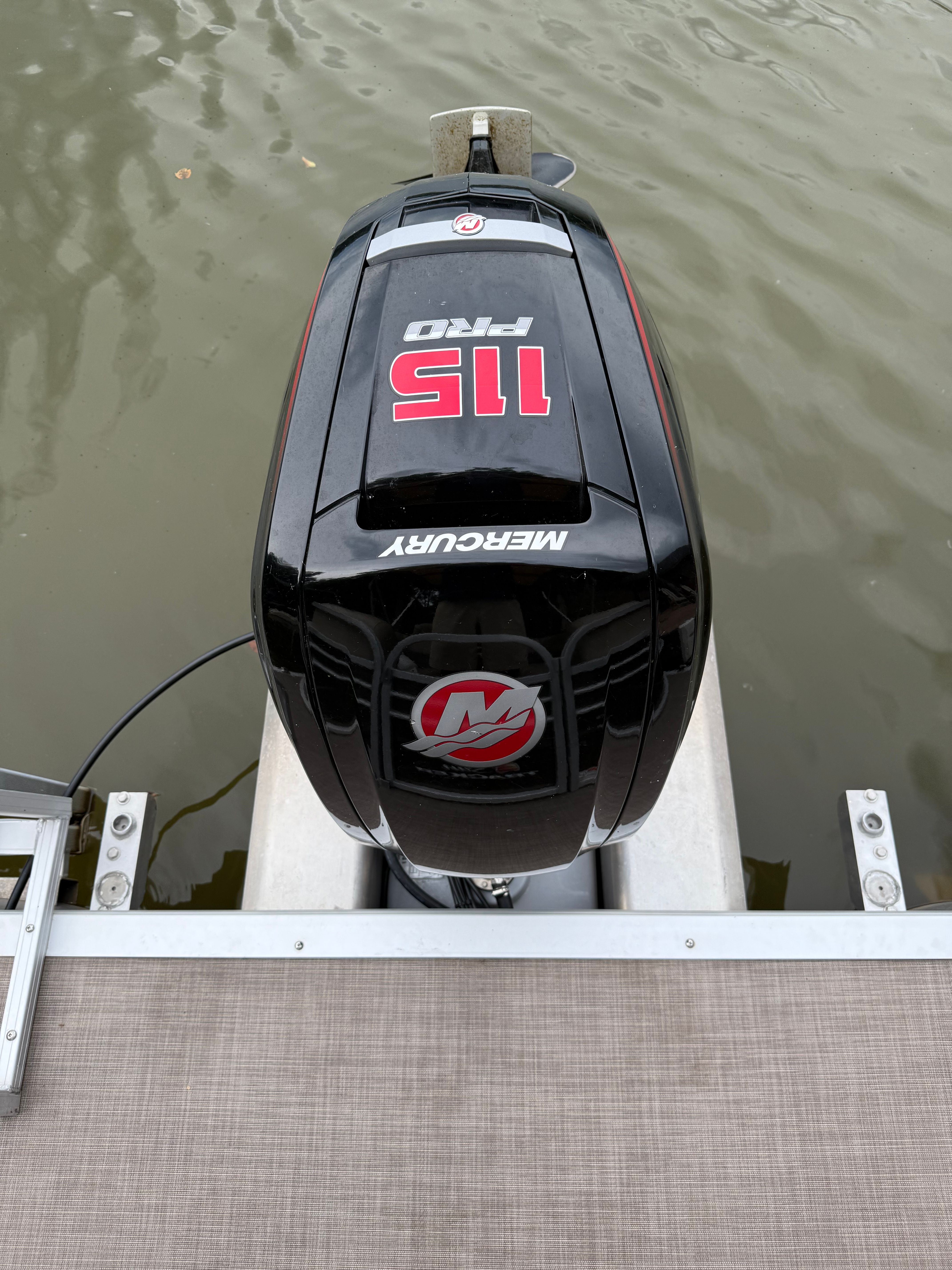 2021 Sun Tracker Party Barge 22 DLX