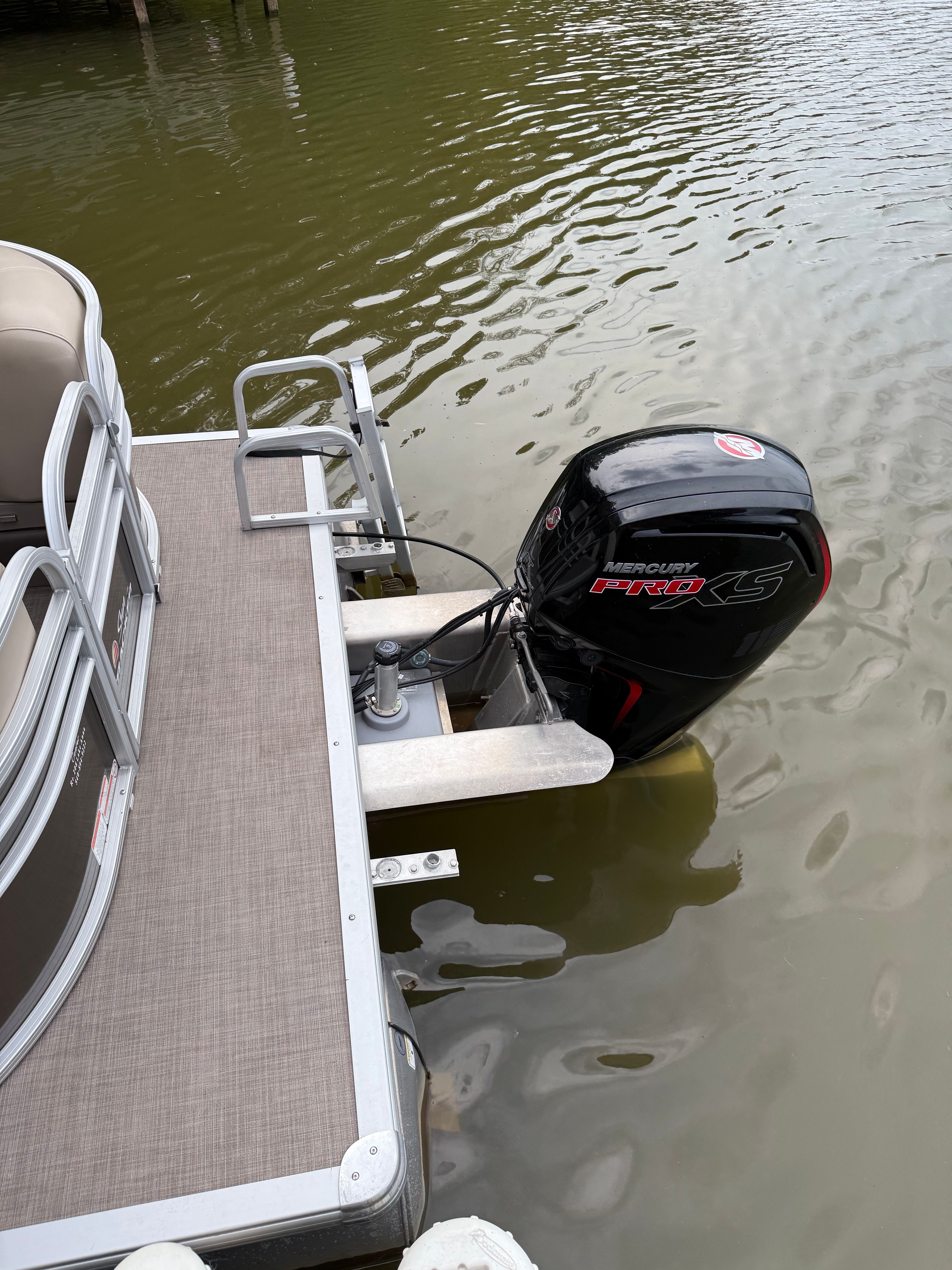 2021 Sun Tracker Party Barge 22 DLX