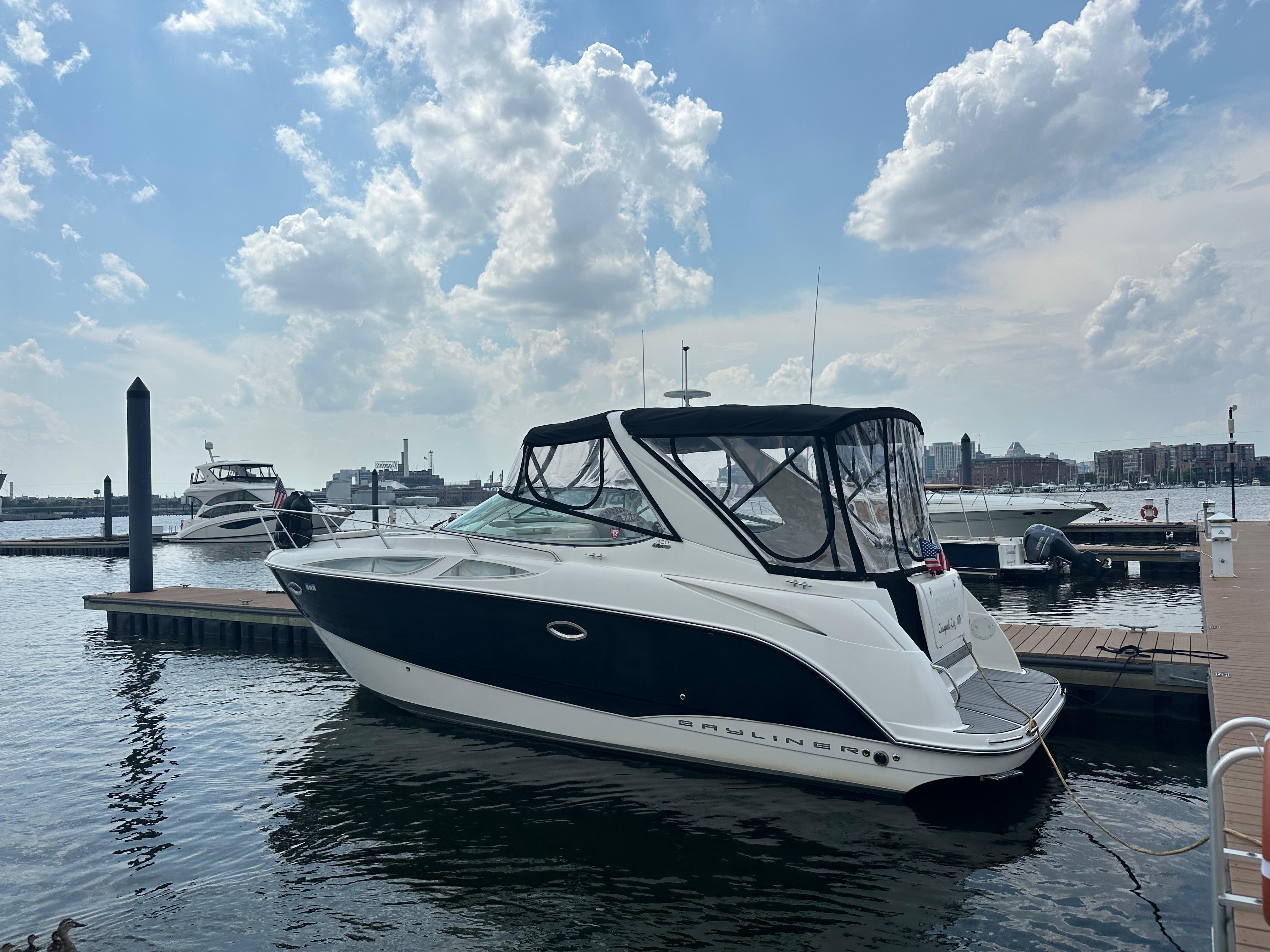 2008 Bayliner 300SB