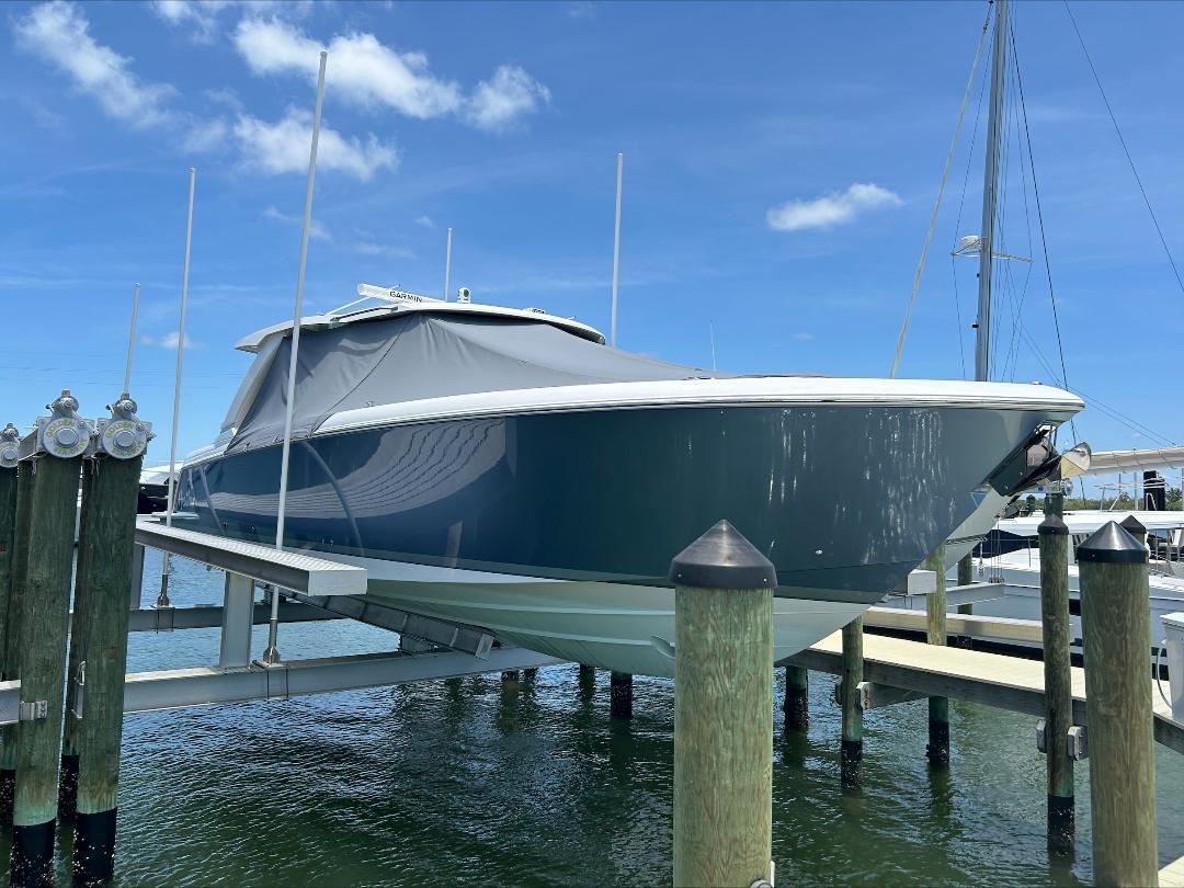 2023 Tiara Yachts 48 LS