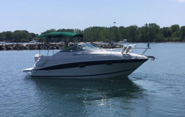 Four Winns 248 Vista 2005 Four Winns 248 Vista boat on calm water with green canopy.
