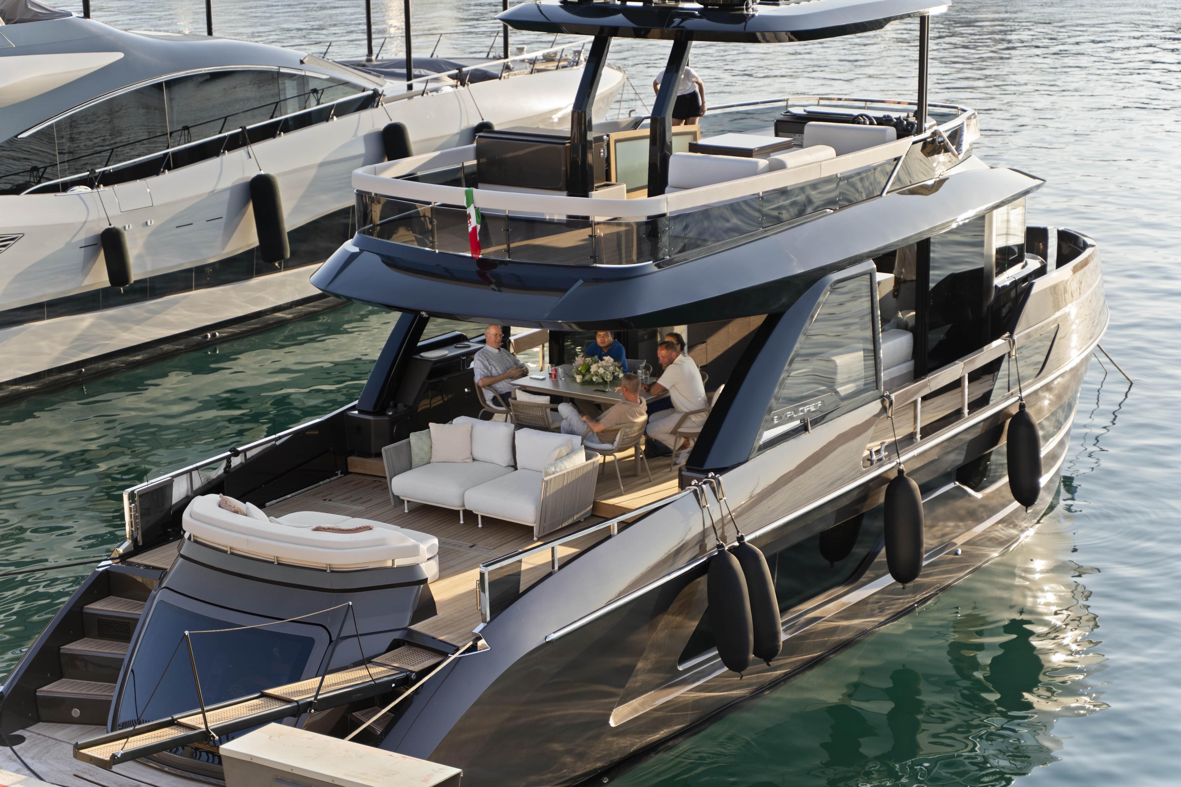 2025 Explorer 62