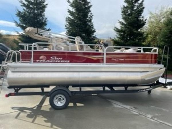 2025 Sun Tracker Bass Buggy 18 DLX