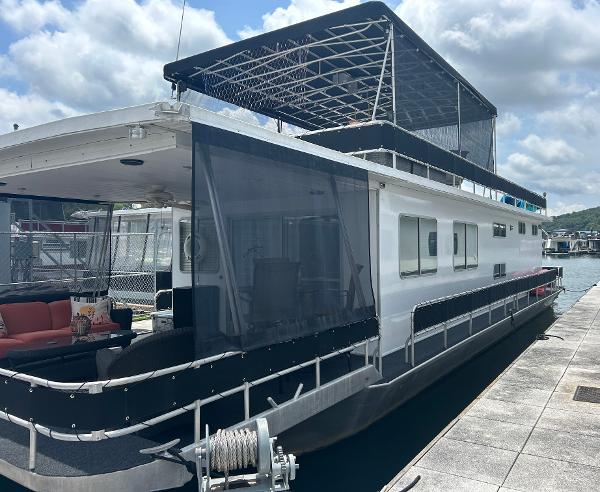 1988 Jamestowner Houseboat