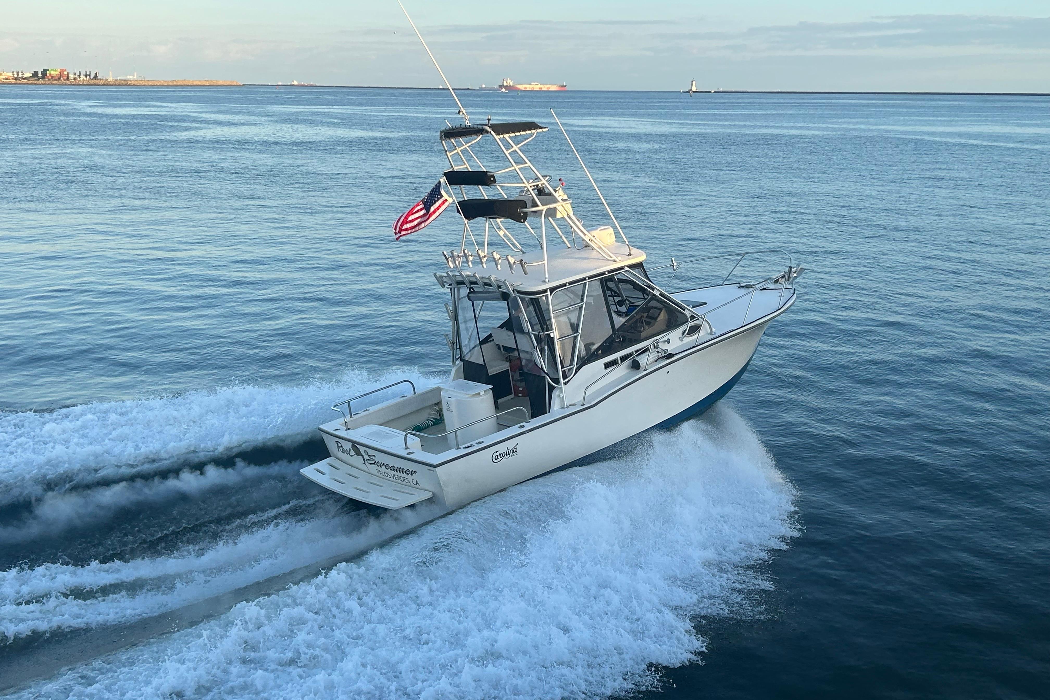 2004 Carolina Classic Express Cabin Cruiser
