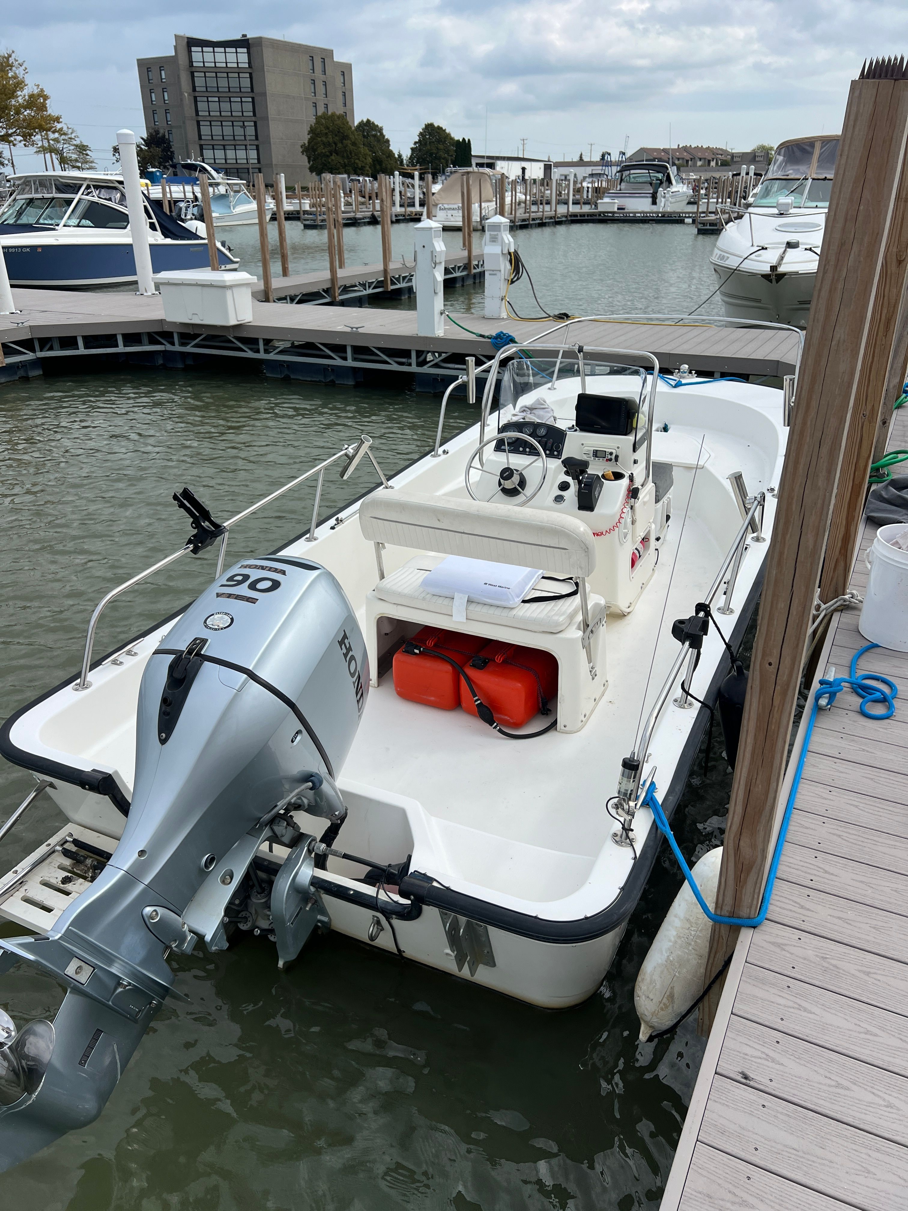 2005 Boston Whaler 170 Montauk