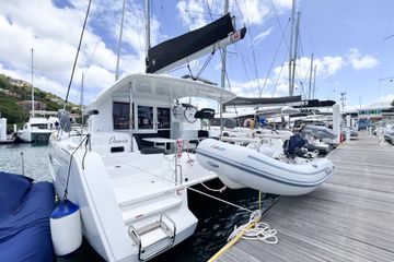 2025 Lagoon 40