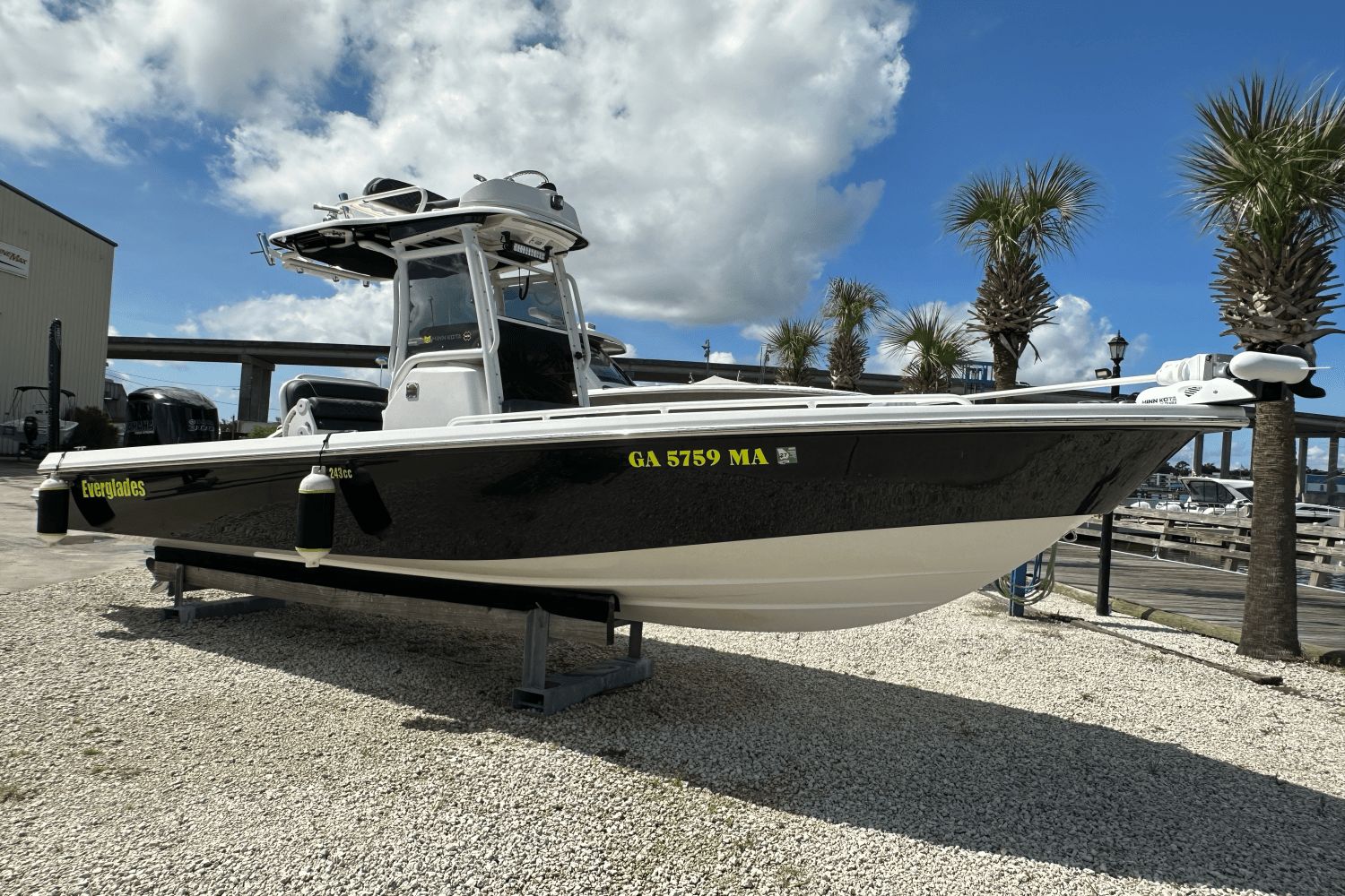 Everglades 243 Center Console