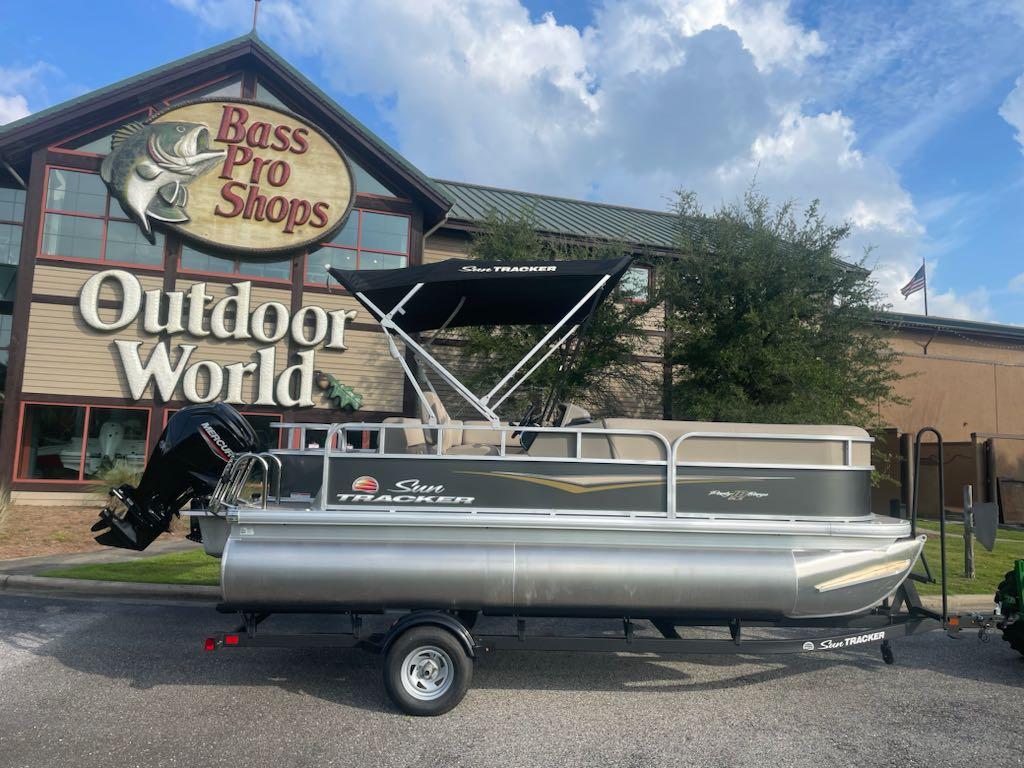 2025 Sun Tracker Party Barge 18 DLX
