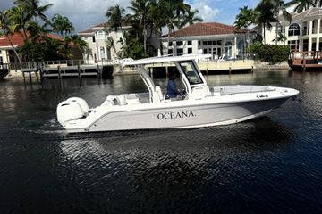 2019 Robalo R272 Center Console