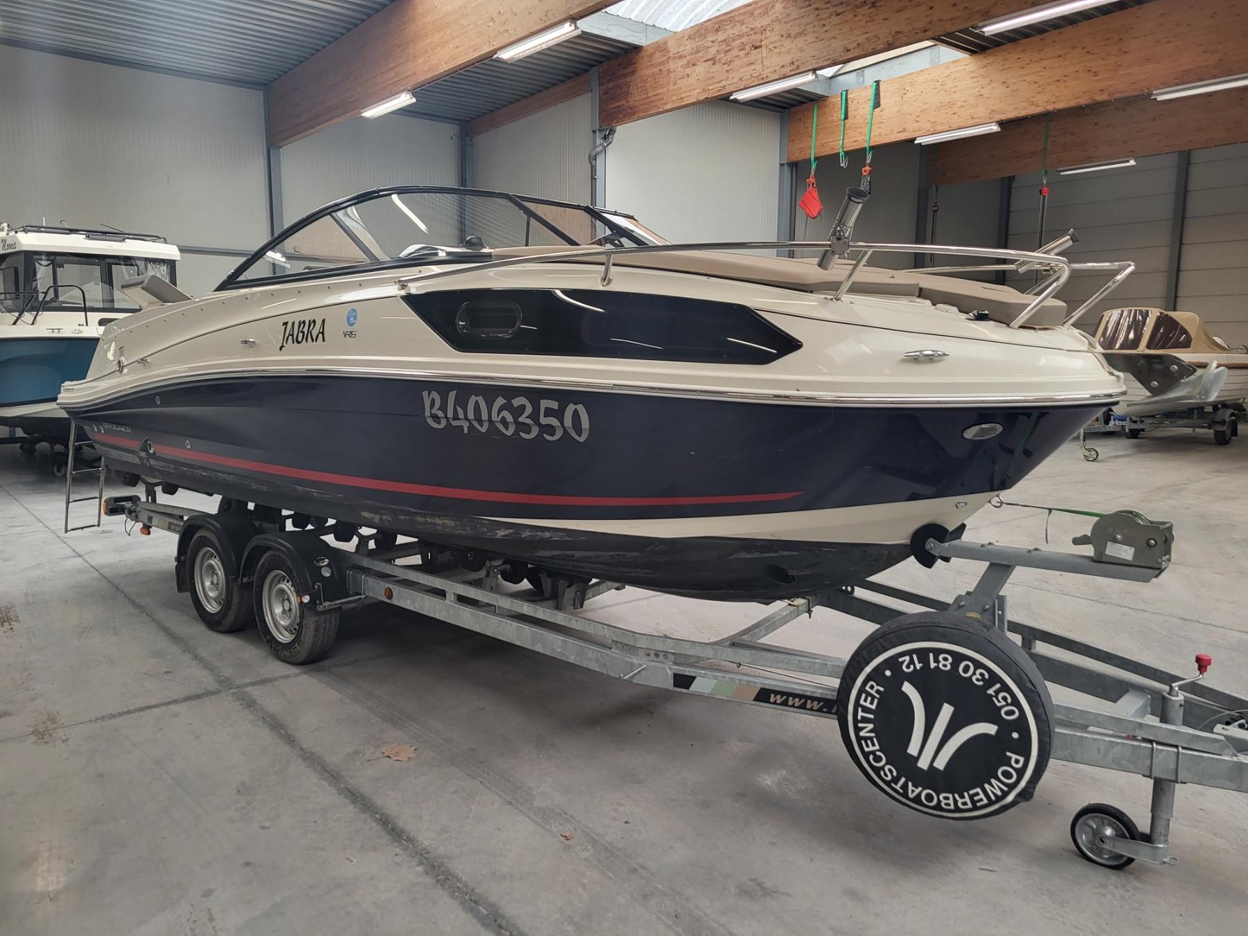 Bayliner VR6 Cuddy 2021 Bayliner VR6 Cuddy boat on trailer in indoor storage facility.