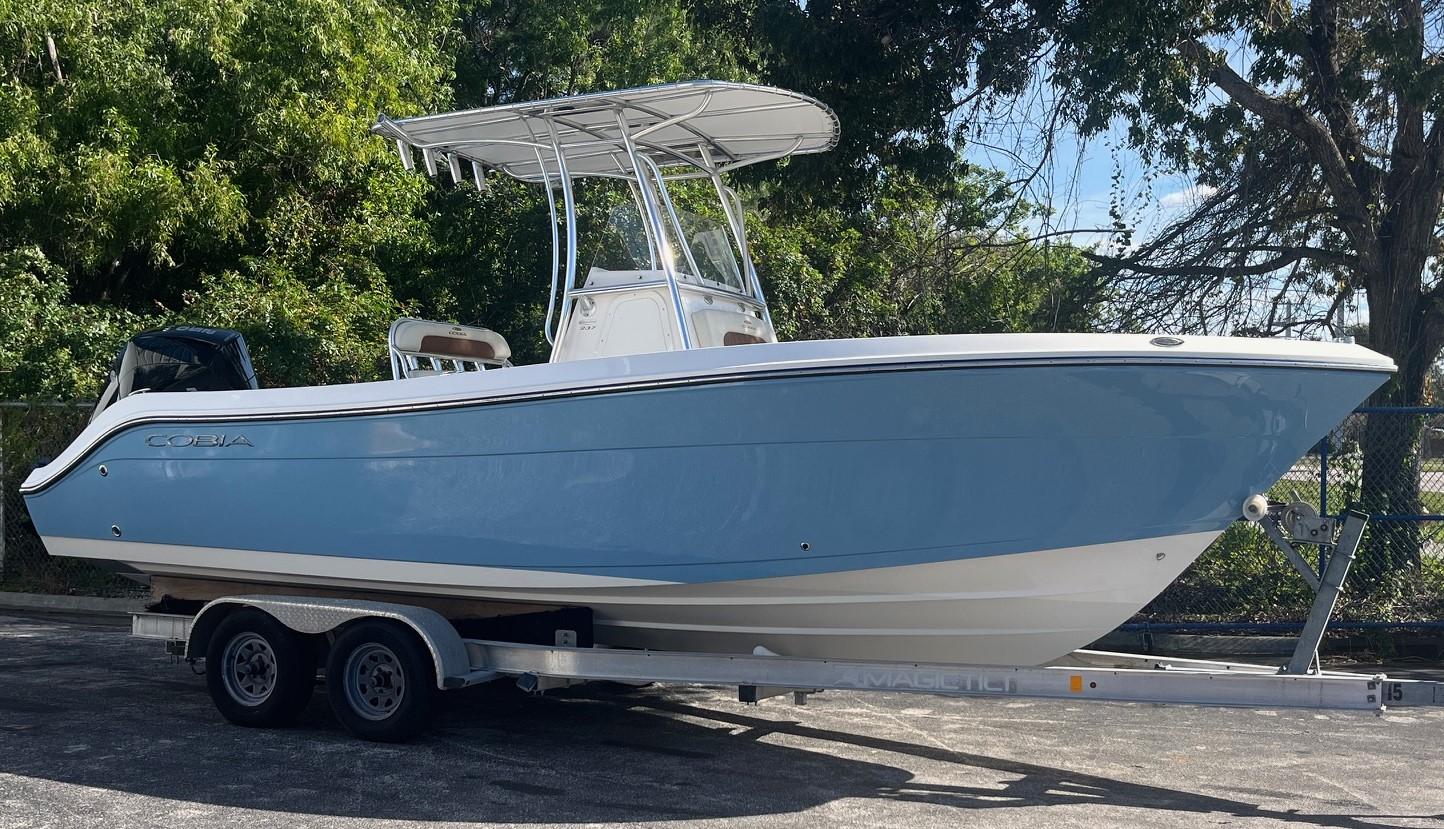 2024 Cobia 237 Center Console