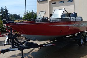 Tracker Targa V-19 Combo 2024 Tracker Targa V-19 Combo boat in red on a trailer.